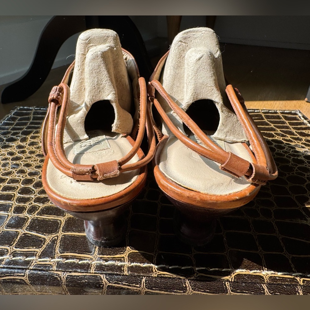 Enzo Angiolini chestnut Leather Sandals with back strap. - Picture 3 of 16